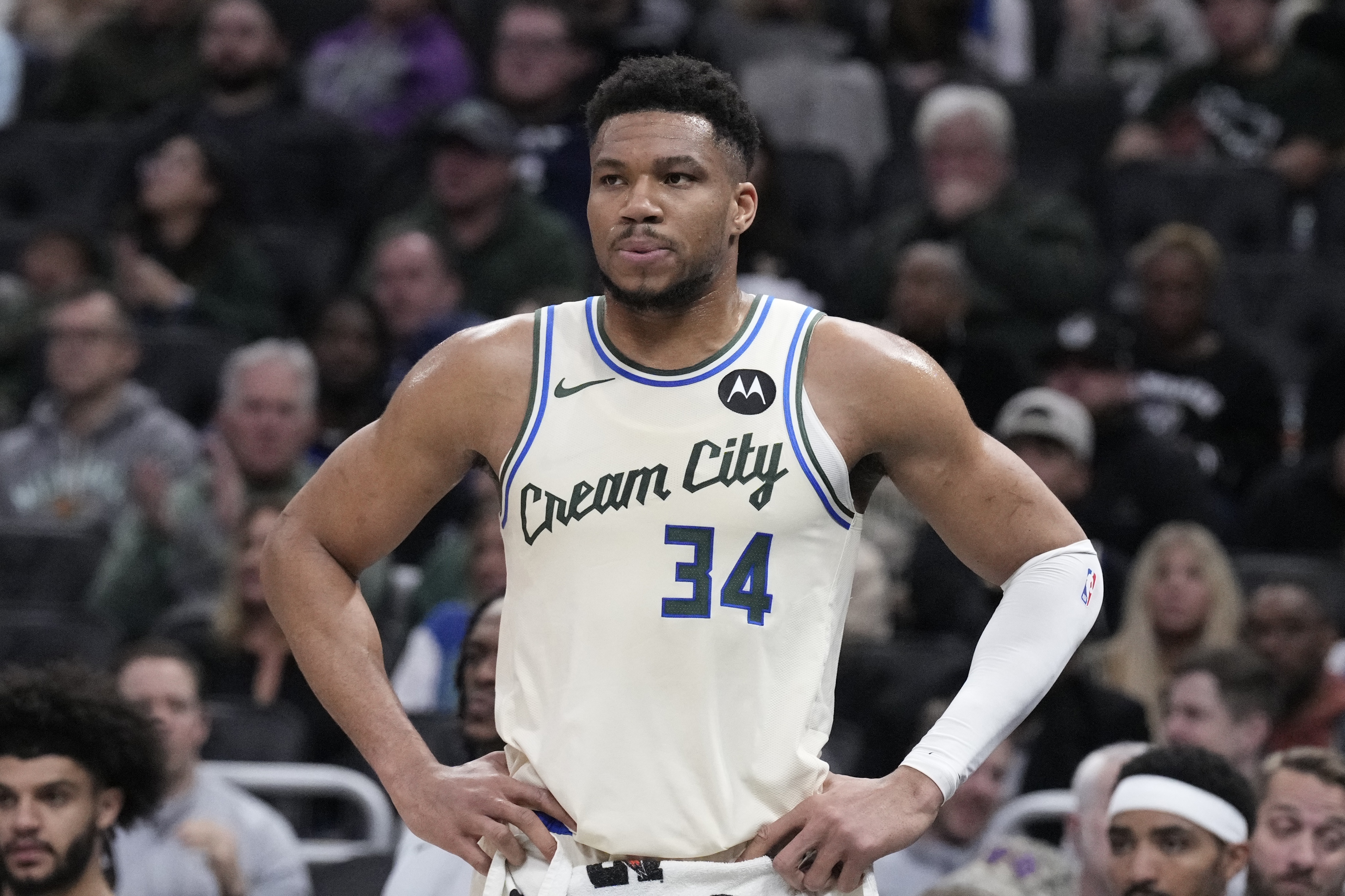 乐鱼网址-字母哥虽好但并不适合火箭！送出申京小贾&amp;强力替补值得吗？